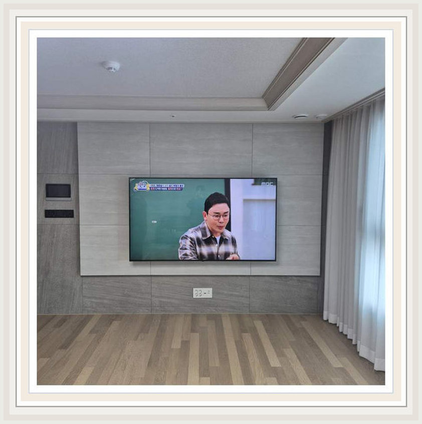 아트월 가격 상담 시 참고하는 벽걸이TV 설치 사진: 설치 공간의 구성, 김포시·검단구·강화군 관련 안내용 참고 이미지