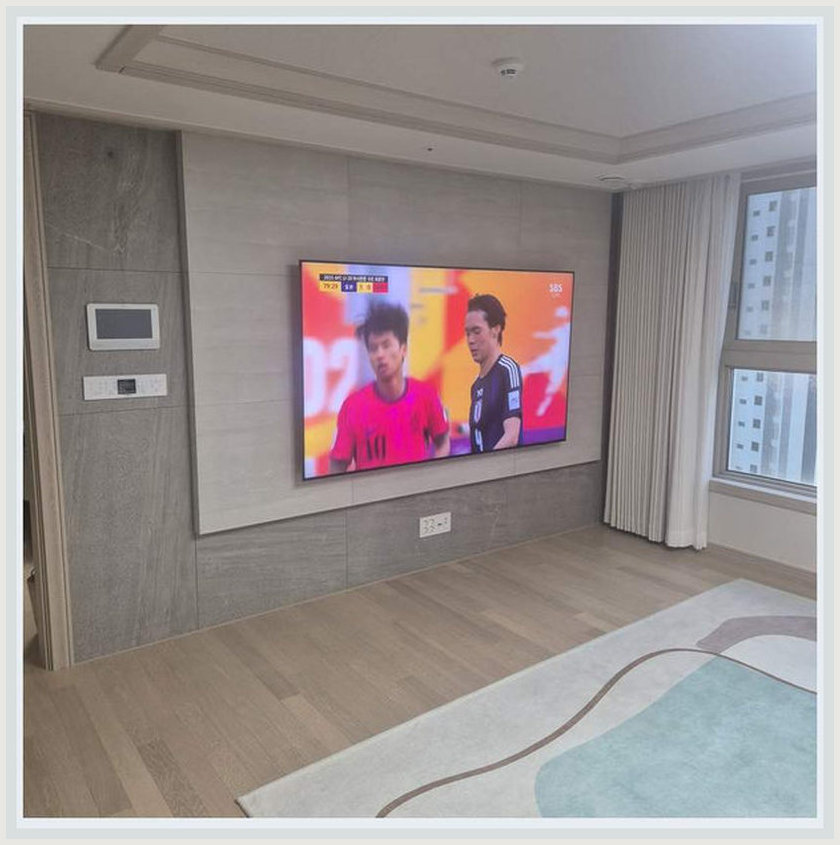삼성 교체 상담 시 참고하는 벽걸이TV 설치 사진: 설치 공간의 구성, 군포시·안양시·과천시 관련 안내용 참고 이미지