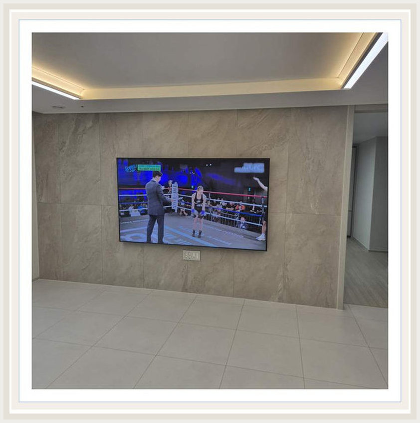 삼성 교체 상담 시 참고하는 벽걸이TV 설치 사진: 브라켓과 벽면의 관계, 군포시·안양시·과천시 관련 안내용 참고 이미지