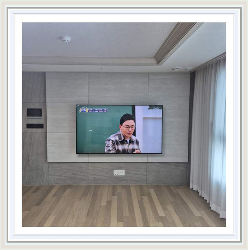 LG 교체 상담 시 참고하는 벽걸이TV 설치 사진: 거치대 위치를 검토할 참고, 수원시·권선구·영통구 관련 안내용 참고 이미지