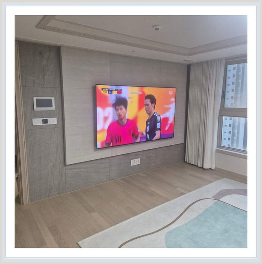 스탠드 견적 상담 시 참고하는 벽걸이TV 설치 사진: 거치 전 안전 점검 대상, 안성시·평택시·이천시 관련 안내용 참고 이미지