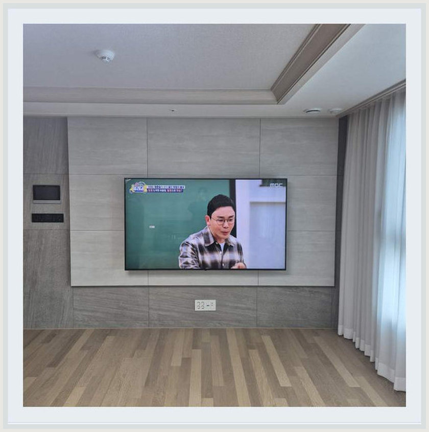 교체비용 상담 시 참고하는 벽걸이TV 설치 사진: 시청 높이를 판단할 참고, 영종구·제물포구·강화군 관련 안내용 참고 이미지