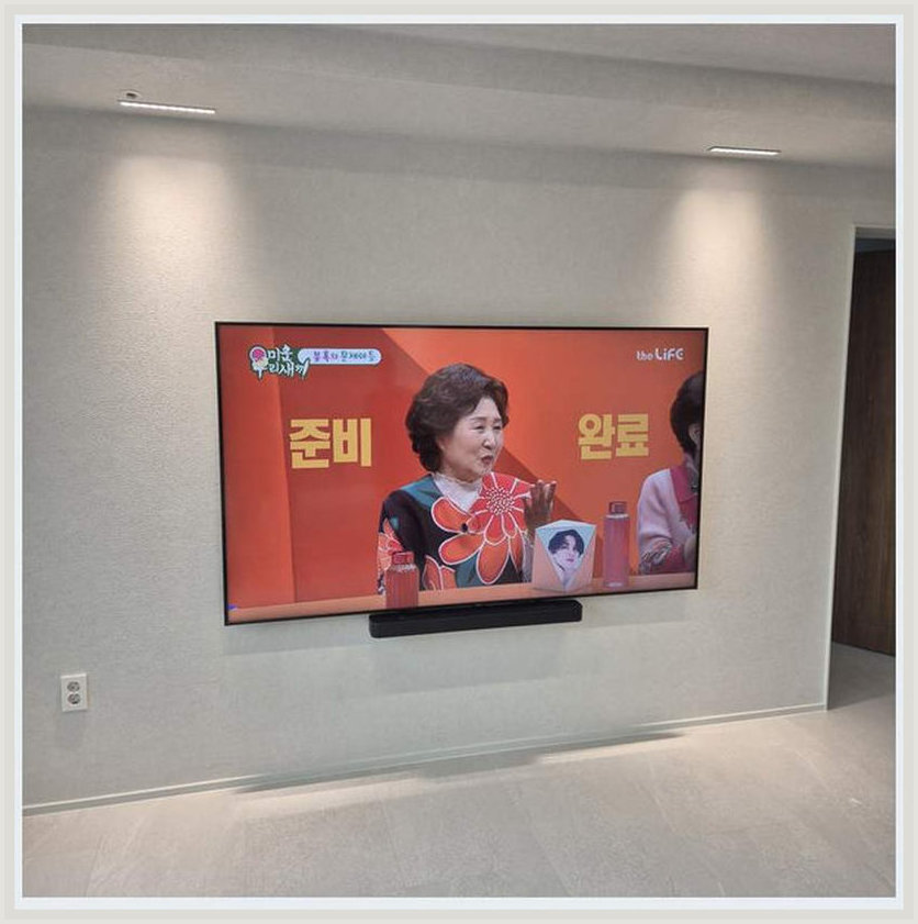 교체비용 상담 시 참고하는 벽걸이TV 설치 사진: 주변기기 위치를 생각할 참고, 영종구·제물포구·강화군 관련 안내용 참고 이미지